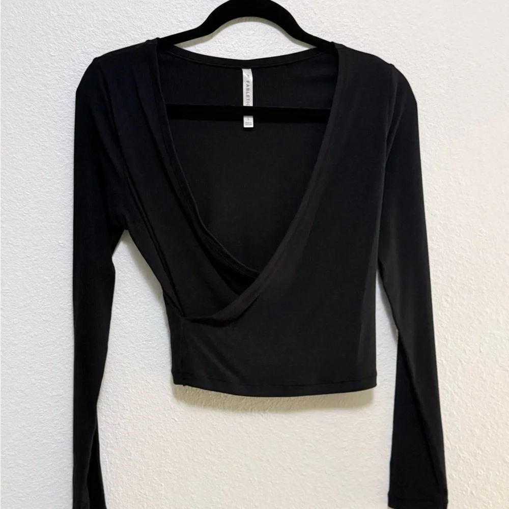 NWOT Fabletics Modal Rib V-neck Crop Top S Black - Picture 3 of 4